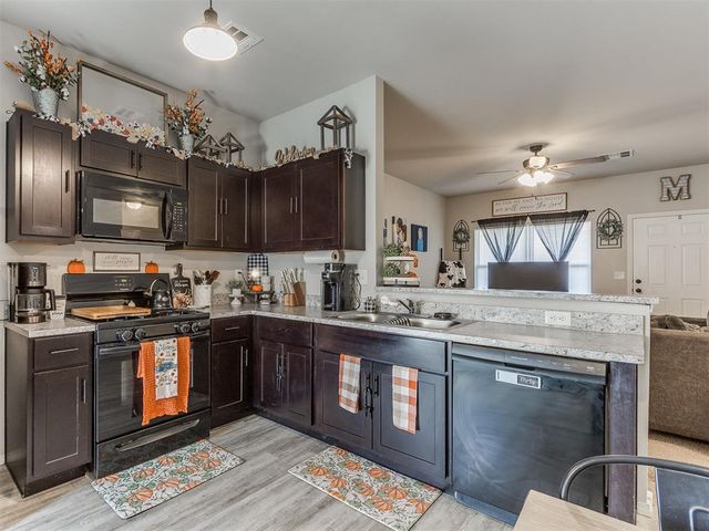 4353 Winding Brook, Harrah, OK 73045