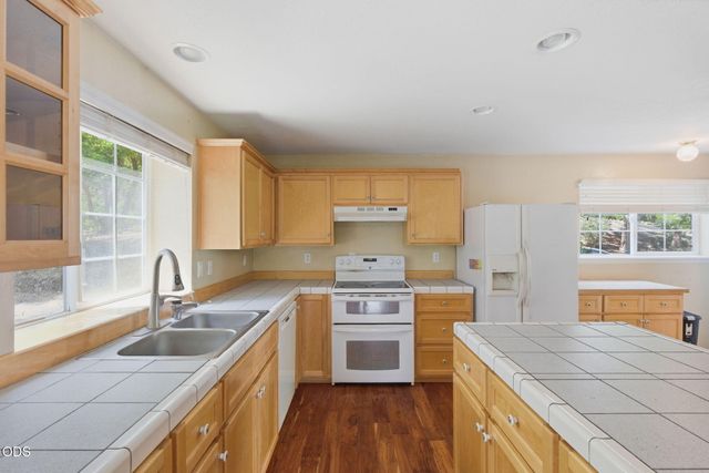 410 Schieffelin Gulch Road, Gold Hill, OR 97525