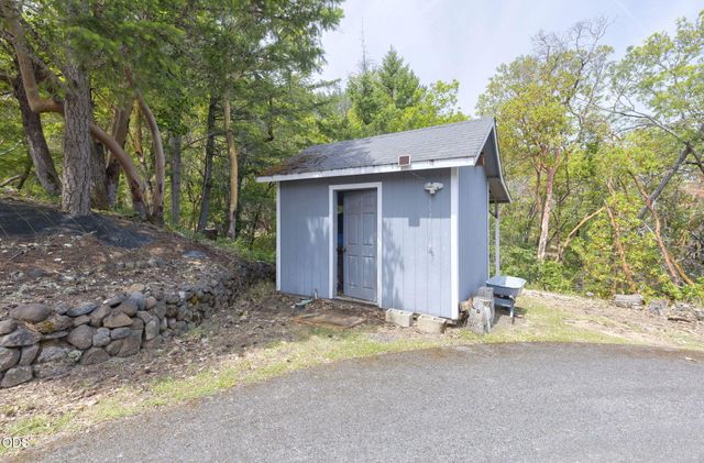 410 Schieffelin Gulch Road, Gold Hill, OR 97525