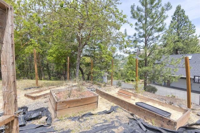 410 Schieffelin Gulch Road, Gold Hill, OR 97525