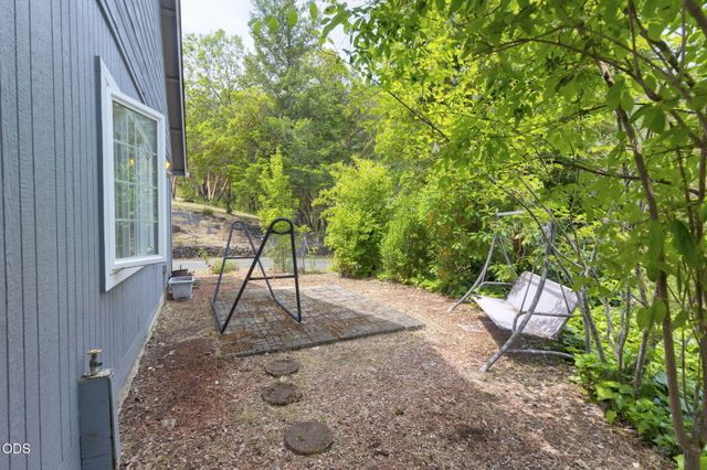 410 Schieffelin Gulch Road, Gold Hill, OR 97525