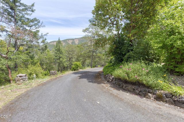 410 Schieffelin Gulch Road, Gold Hill, OR 97525