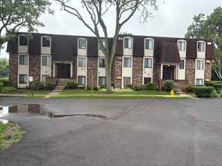 835 Waterview Circle 5, Vernon Hills, IL 60061