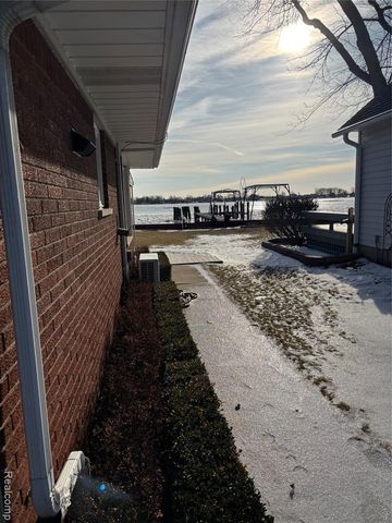 5435 Pointe Drive, East China, MI 48054