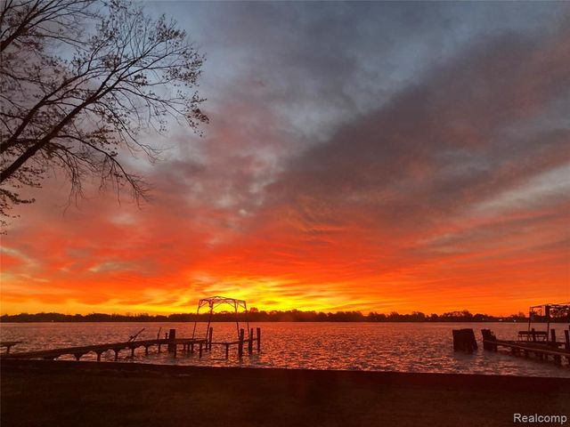 5435 Pointe Drive, East China, MI 48054