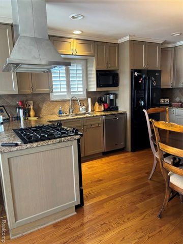 5435 Pointe Drive, East China, MI 48054