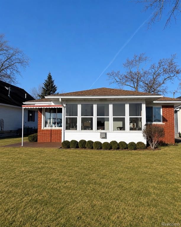 5435 Pointe Drive, East China, MI 48054