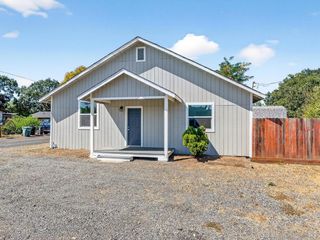 13051 Mcdowell St, Hopland, CA 95449