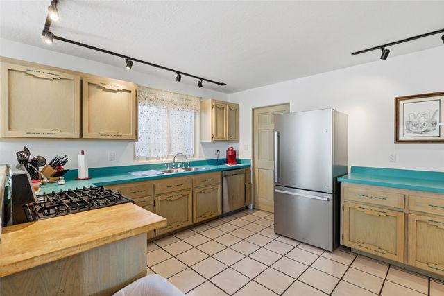 4018 Painted Pony Circle, Santa Fe, NM 87507