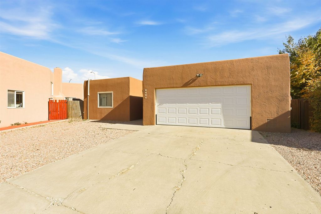 4018 Painted Pony Circle, Santa Fe, NM 87507