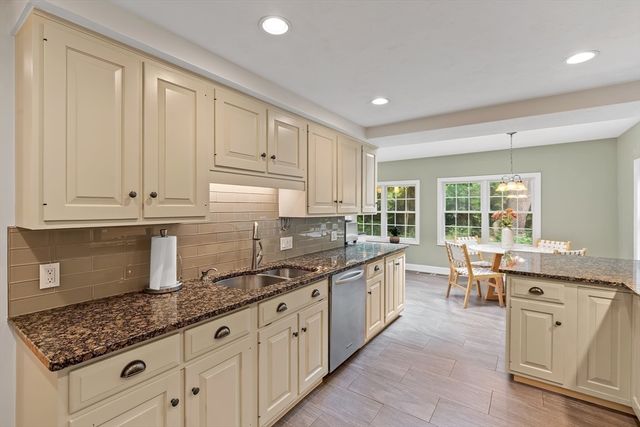 14 Bennett Rd, Wayland, MA 01778