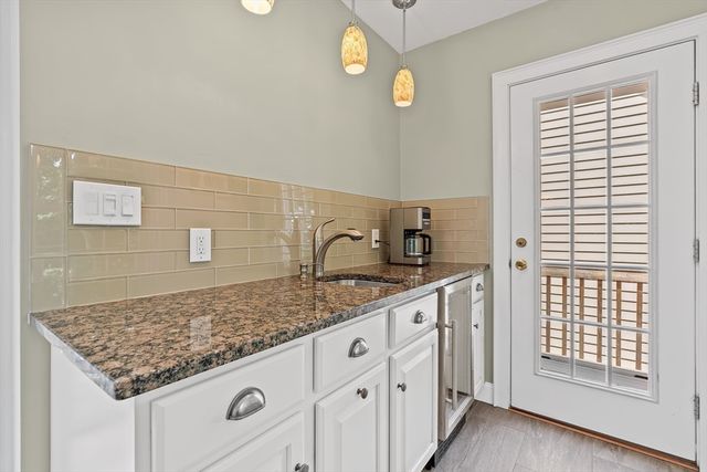 14 Bennett Rd, Wayland, MA 01778
