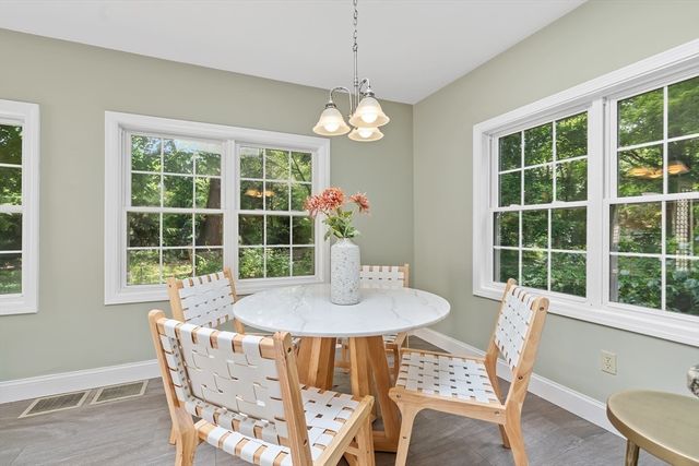 14 Bennett Rd, Wayland, MA 01778