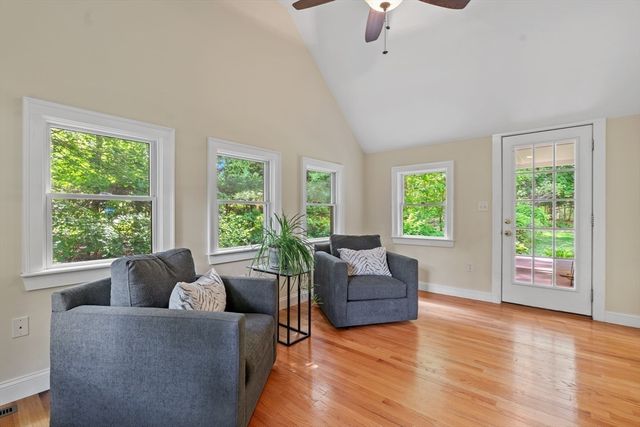 14 Bennett Rd, Wayland, MA 01778