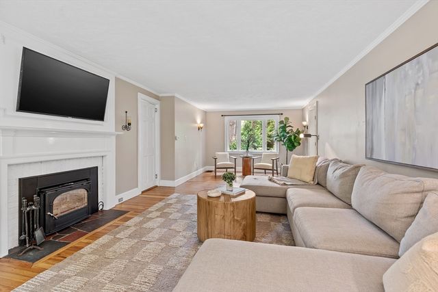 14 Bennett Rd, Wayland, MA 01778