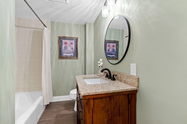 14 Bennett Rd, Wayland, MA 01778