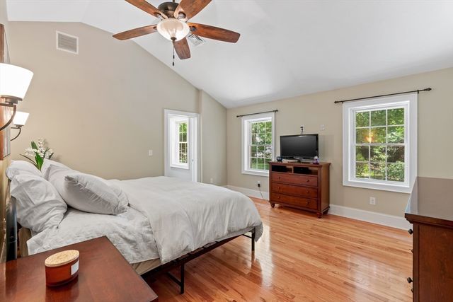 14 Bennett Rd, Wayland, MA 01778