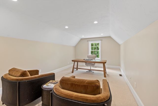 14 Bennett Rd, Wayland, MA 01778