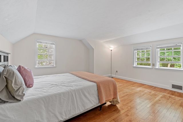 14 Bennett Rd, Wayland, MA 01778