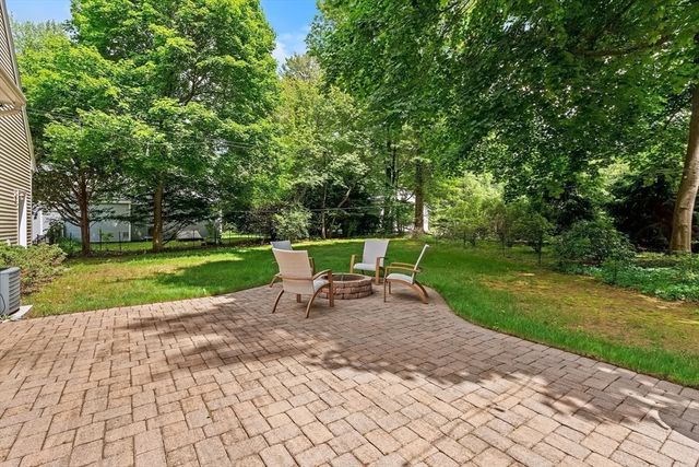 14 Bennett Rd, Wayland, MA 01778