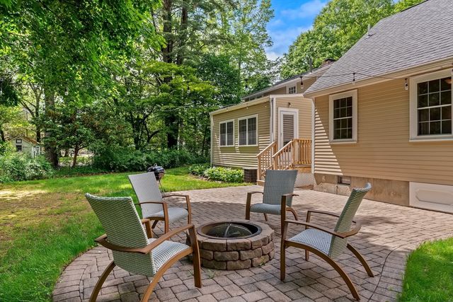 14 Bennett Rd, Wayland, MA 01778