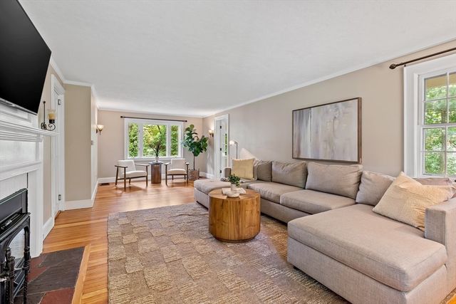 14 Bennett Rd, Wayland, MA 01778