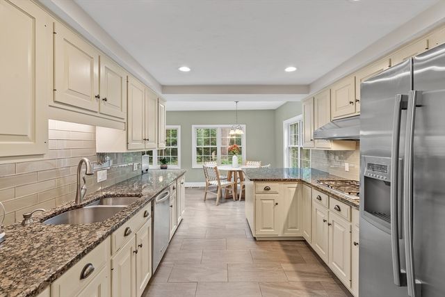 14 Bennett Rd, Wayland, MA 01778