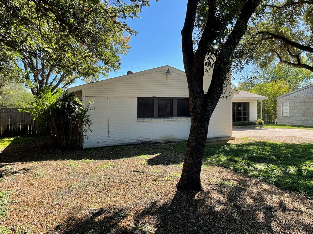 3563 South Drive, Fort Worth, TX 76109