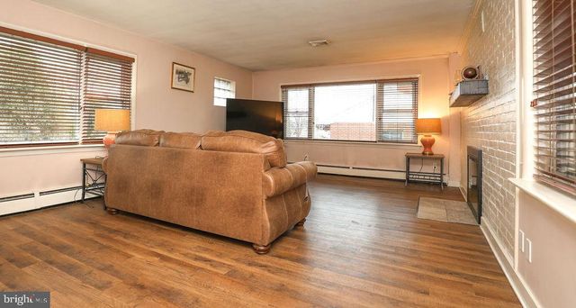 9 OAKMONT RD, Harrisburg, PA 17109