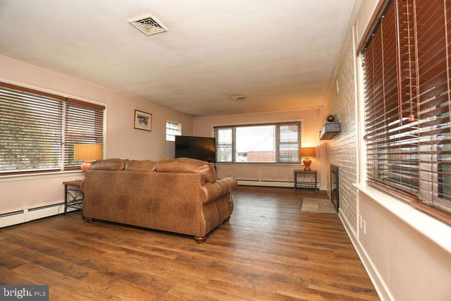 9 OAKMONT RD, Harrisburg, PA 17109