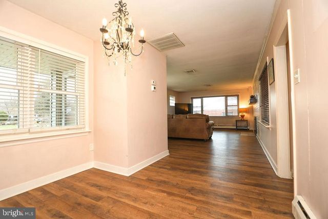 9 OAKMONT RD, Harrisburg, PA 17109