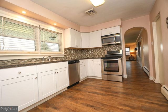 9 OAKMONT RD, Harrisburg, PA 17109