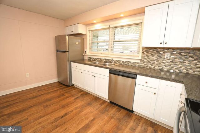 9 OAKMONT RD, Harrisburg, PA 17109