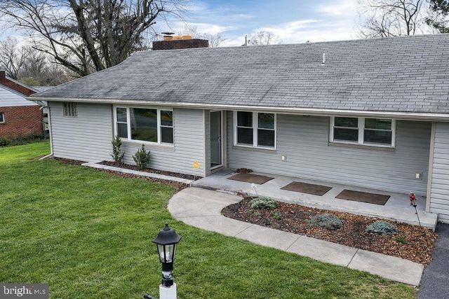 9 OAKMONT RD, Harrisburg, PA 17109