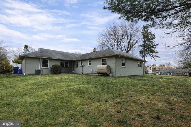 9 OAKMONT RD, Harrisburg, PA 17109