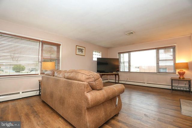 9 OAKMONT RD, Harrisburg, PA 17109