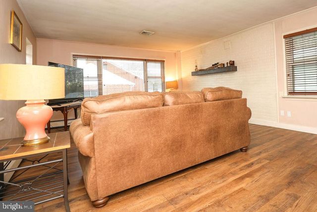 9 OAKMONT RD, Harrisburg, PA 17109