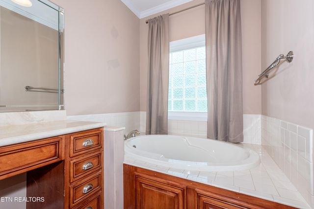 210 Oologila Place, Loudon, TN 37774