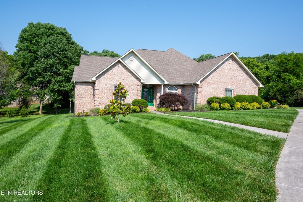 210 Oologila Place, Loudon, TN 37774