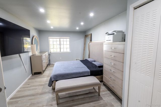 29101 Hayes Road, Warren, MI 48088