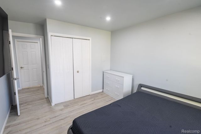 29101 Hayes Road, Warren, MI 48088