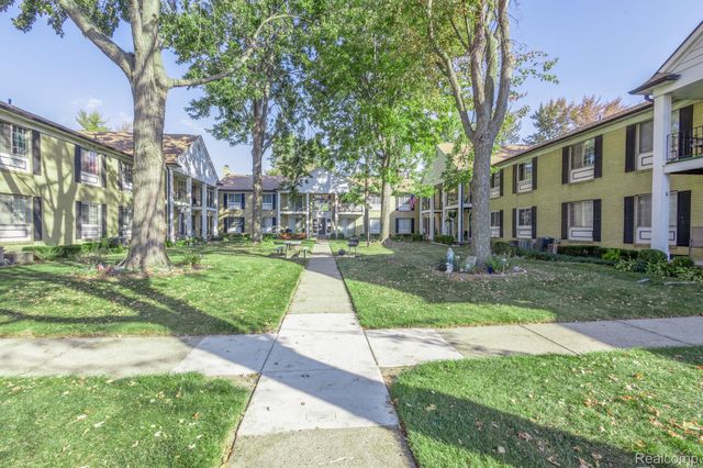 29101 Hayes Road, Warren, MI 48088