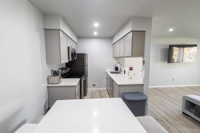 29101 Hayes Road, Warren, MI 48088