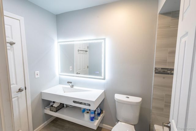 29101 Hayes Road, Warren, MI 48088