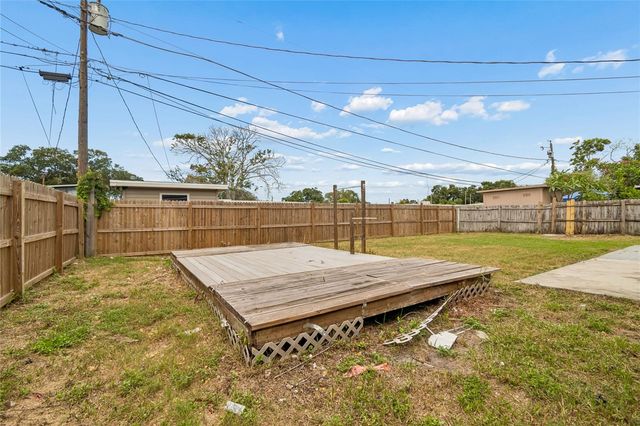10746 109TH STREET, Seminole, FL 33778