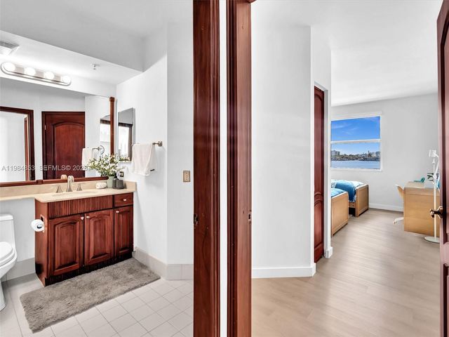 17150 N Bay Rd 2205, Sunny Isles Beach, FL 33160