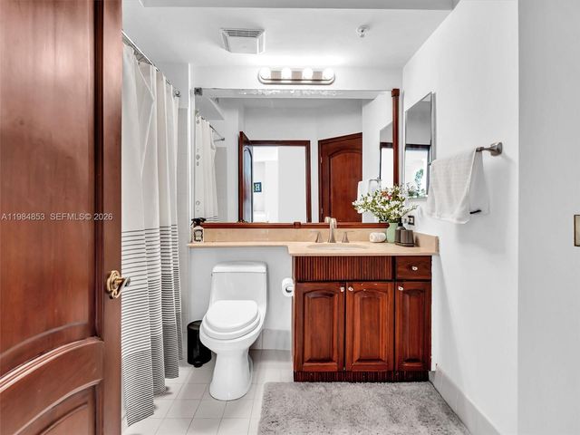 17150 N Bay Rd 2205, Sunny Isles Beach, FL 33160