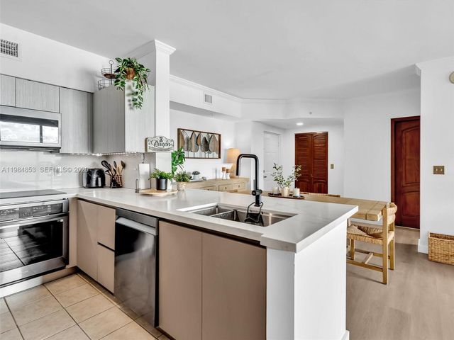 17150 N Bay Rd 2205, Sunny Isles Beach, FL 33160