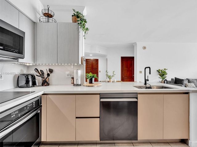 17150 N Bay Rd 2205, Sunny Isles Beach, FL 33160