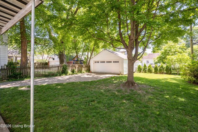 4024 Saint Ives Ct, Norbourne Estates, KY 40207